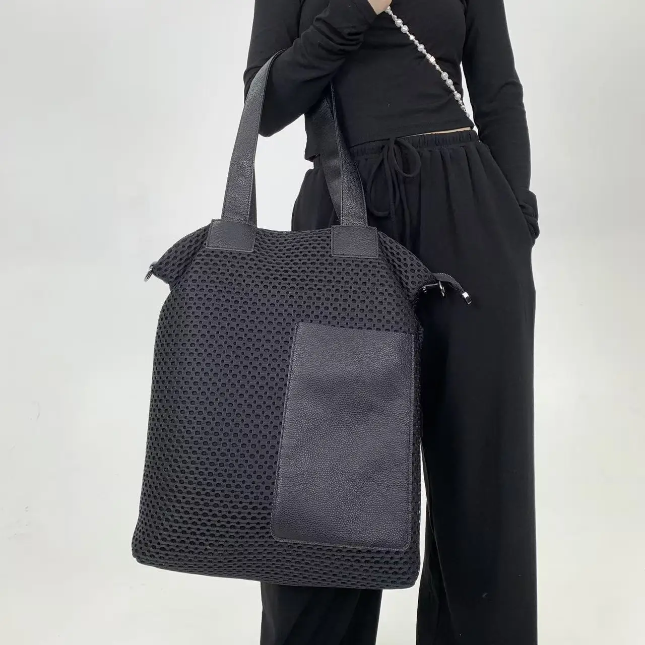 

Женская ретро-сумка через плечо из сетчатой ткани с элементами пэчворка, вместительная, универсальная и стильная сумка-кроссбоди.