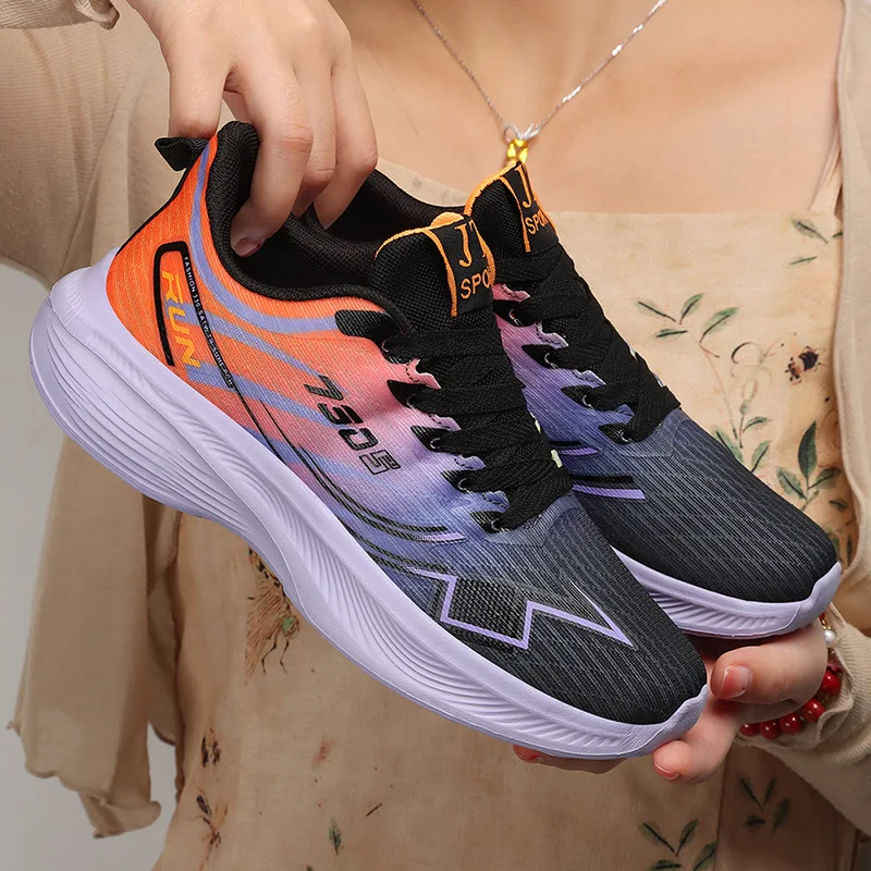 Chaussures de sport pour femmes au printemps, nouvelles chaussures de course en maille respirantes et confortables à la mode pour couples, chaussures de course marathon