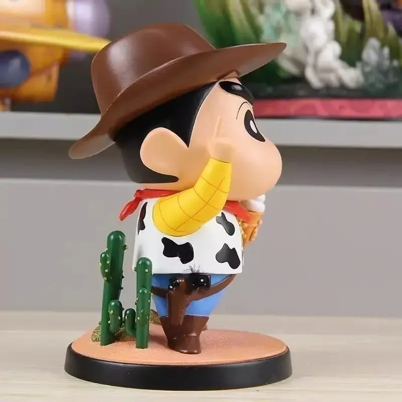 Nuevos periféricos de anime Crayon Shin-chan, adornos decorativos para consola central de coche con forma de mezclilla de dibujos animados creativos, regalos al por mayor.