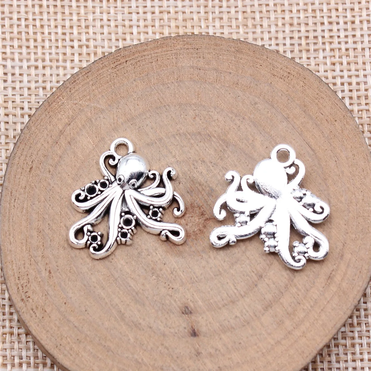 WYSIWYG 10pcs 21x21mm Antique Silver Color Octopus Charms Pendant For DIY Jewelry Making Handmade Jewelry Craft Findings