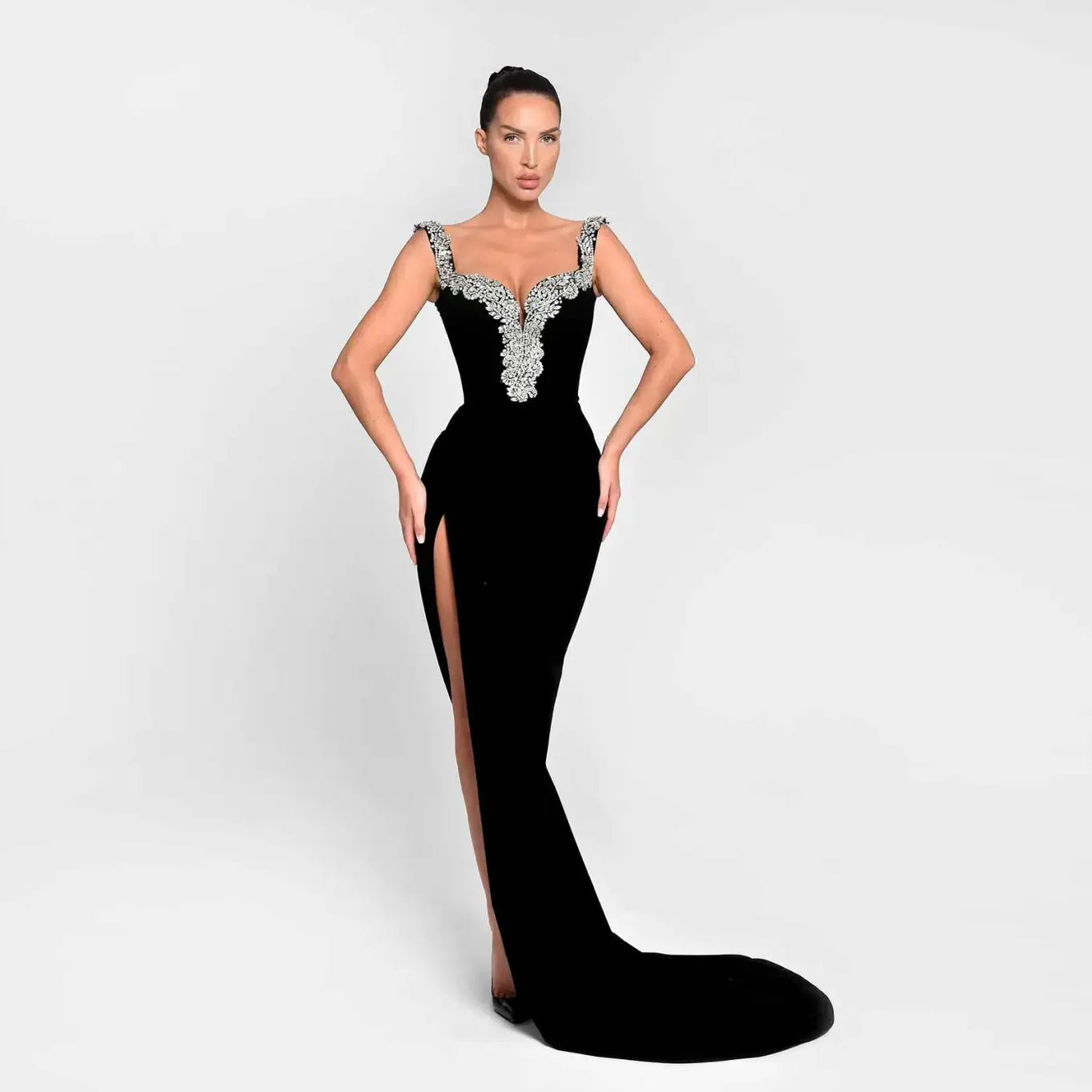 فستان رائع من القطيفة للحفلات الراقصة مطرز بالكريستال فساتين سهرة طويلة بفتحة جانبية مثيرة بدون أكتاف ورقبة على شكل V في دبي فستان رسمي للحفلات باللون الأسود #1