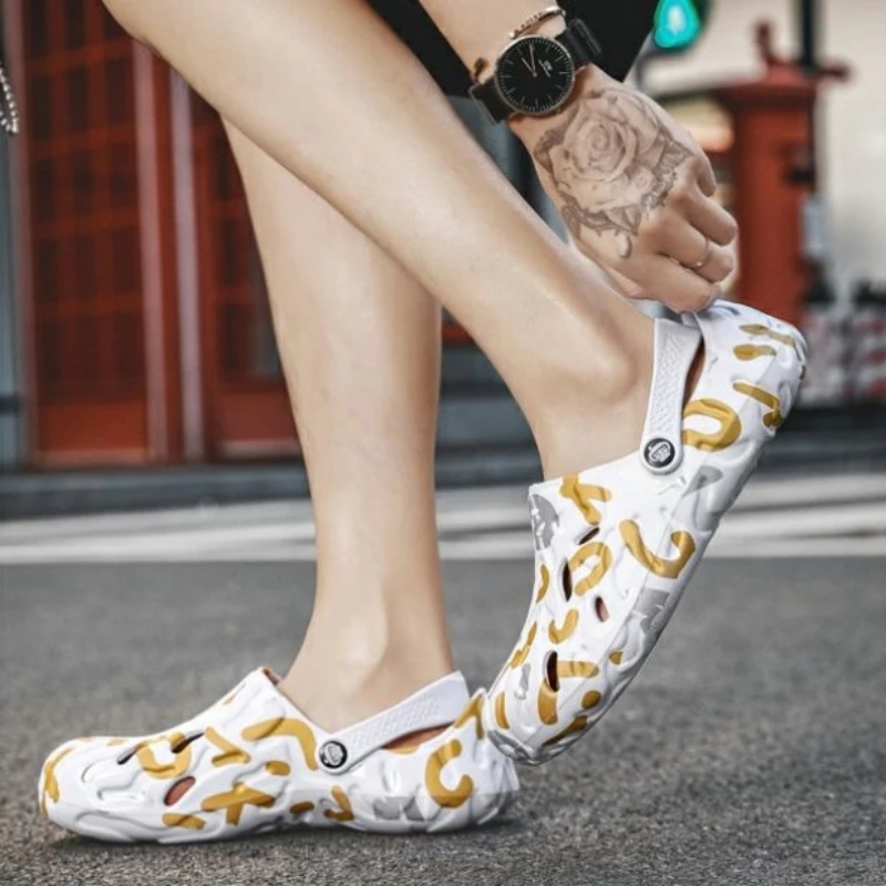 Men's 2026 Summer Breathable Closed-Toe Graffiti Slides Two-Way Beach Sandals