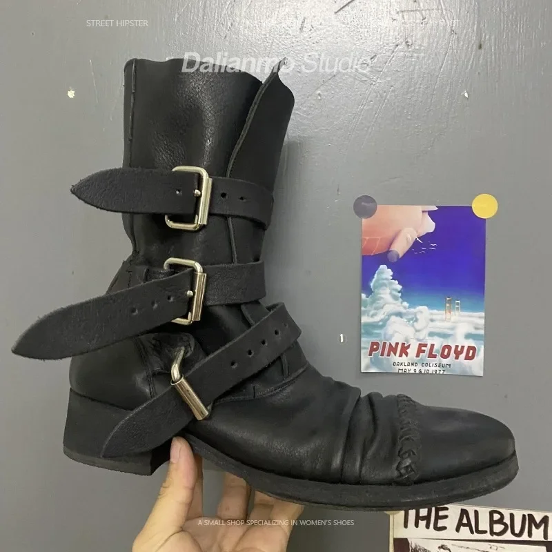 Botas de moto de cuero genuino para hombre a la moda, correa con hebilla, media pantorrilla, tacón grueso Vintage, botas de vaquero del oeste arrugadas para mujer