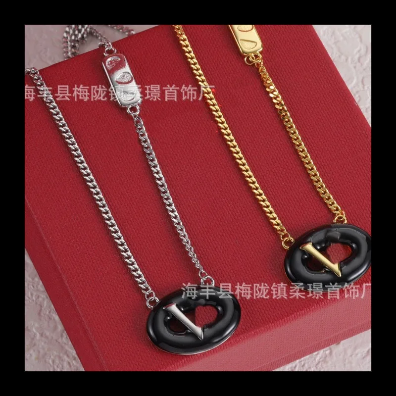 

Necklace Dripping Oil Letter Pendant Niche Design Sense Simple Versatile Necklace Supply