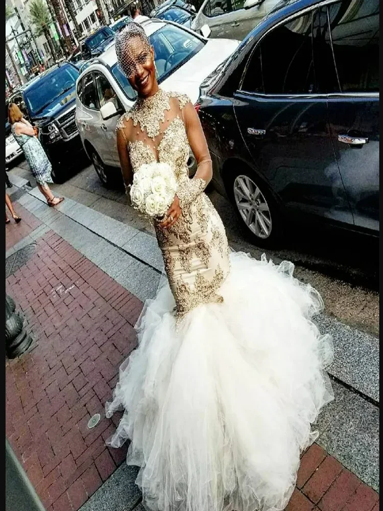 Vestido de novia de sirena con apliques de encaje dorado y cuello alto personalizado para novia, cola de catedral, vestidos de novia de manga larga
