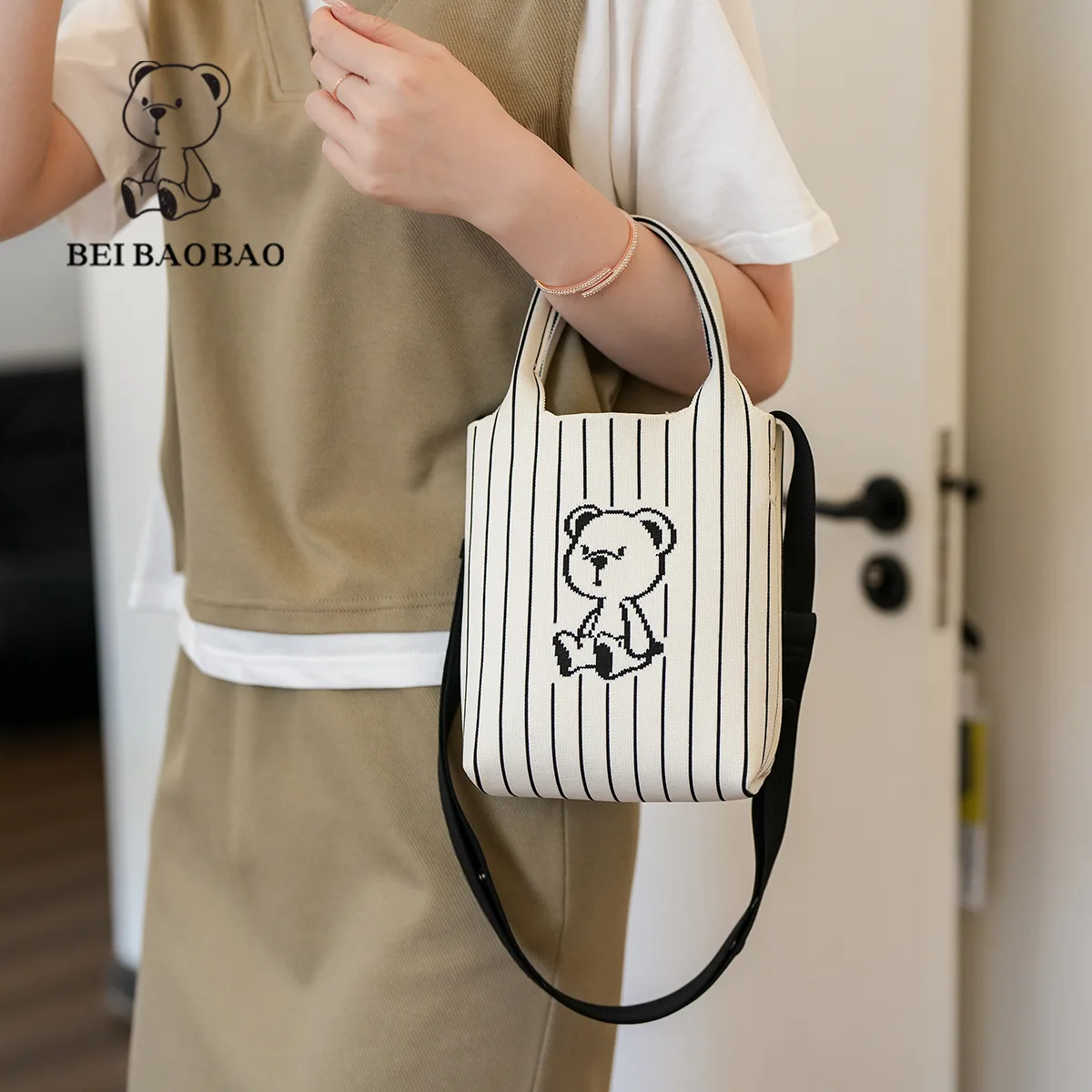 Beibaobao-bolsa tiracolo feminina de ombro único, bolsa de lona dos desenhos animados, bolsa para telefone de ursinho, moda casual, nova, 2024