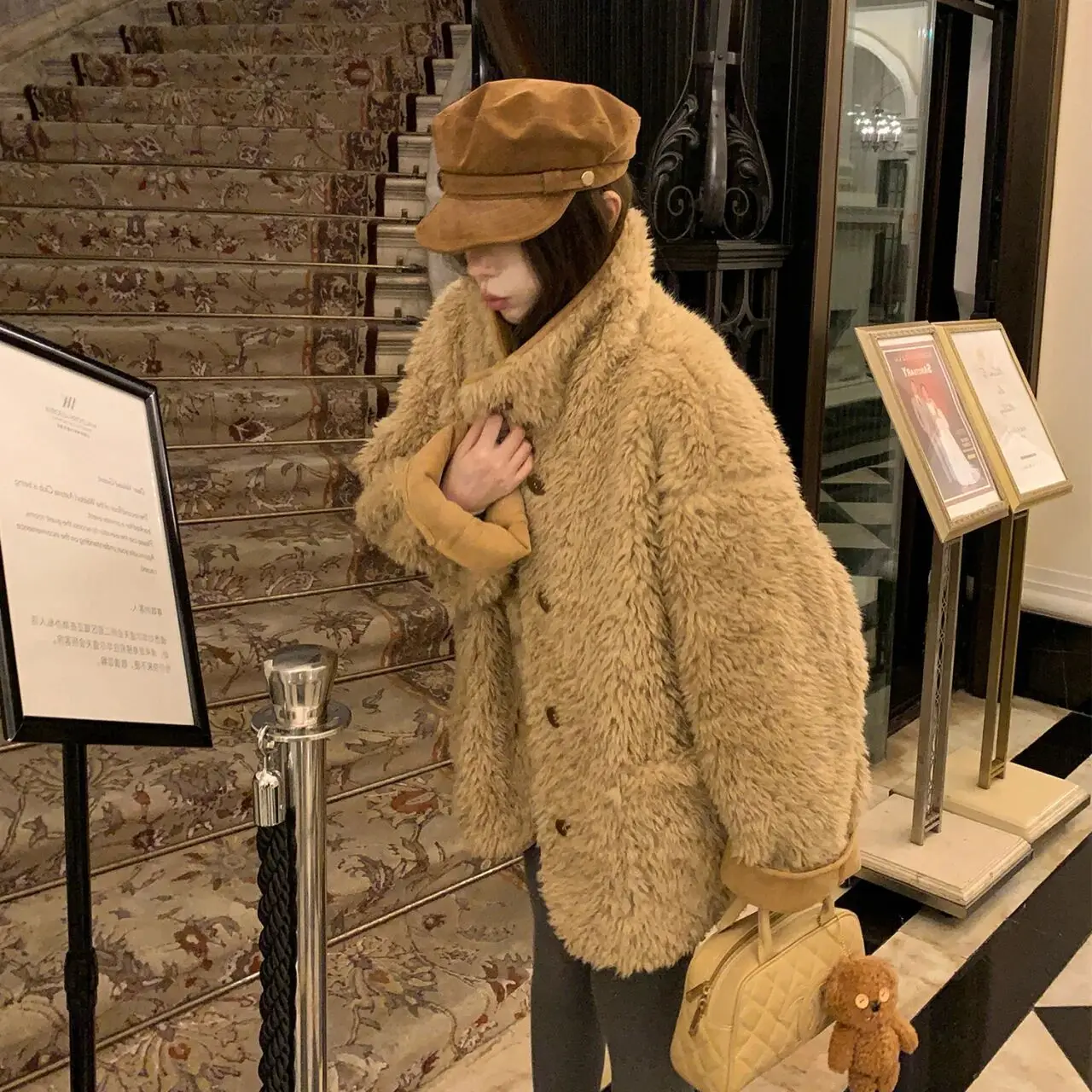 Chaqueta corta holgada de piel sintética para mujer, abrigo de felpa de piel de cuero bidireccional, chaquetas peludas elegantes de un solo pecho, Top cálido y esponjoso para invierno