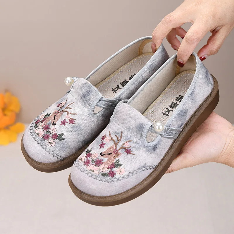2025 جديد كل مباراة ربيع الخريف المرأة العرقية نمط مطرز بكين القديمة القماش حذاء الإناث الأم أحذية الراحة غير رسمية #1