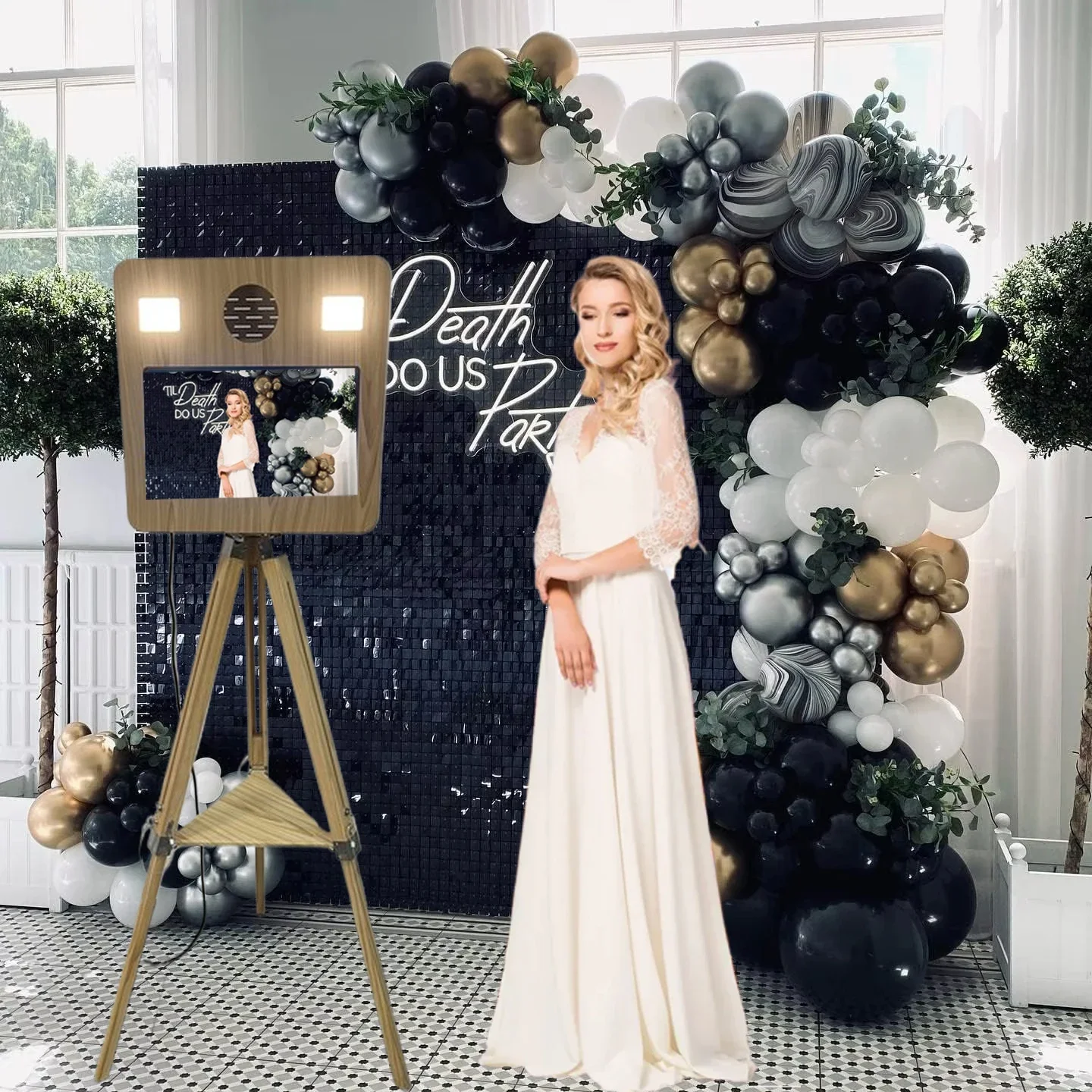 Nieuw ontwerp 15,6 inch touchscreen PhotoBooth-statief Houten draagbare DSLR Photo Booth met flightcase voor bruiloft verjaardagsfeestje