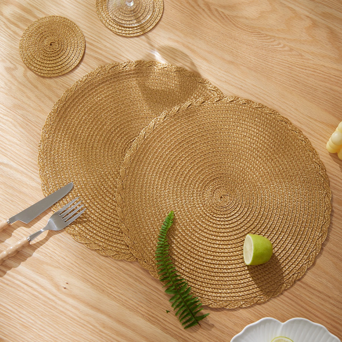 مجموعة من 12 مفارش مستديرة مضفرة 32 سنتيمتر مفارش طاولة لطاولات الطعام عيد الميلاد الهالوين المنسوجة قابل للغسل عدم الانزلاق مكان الحصير