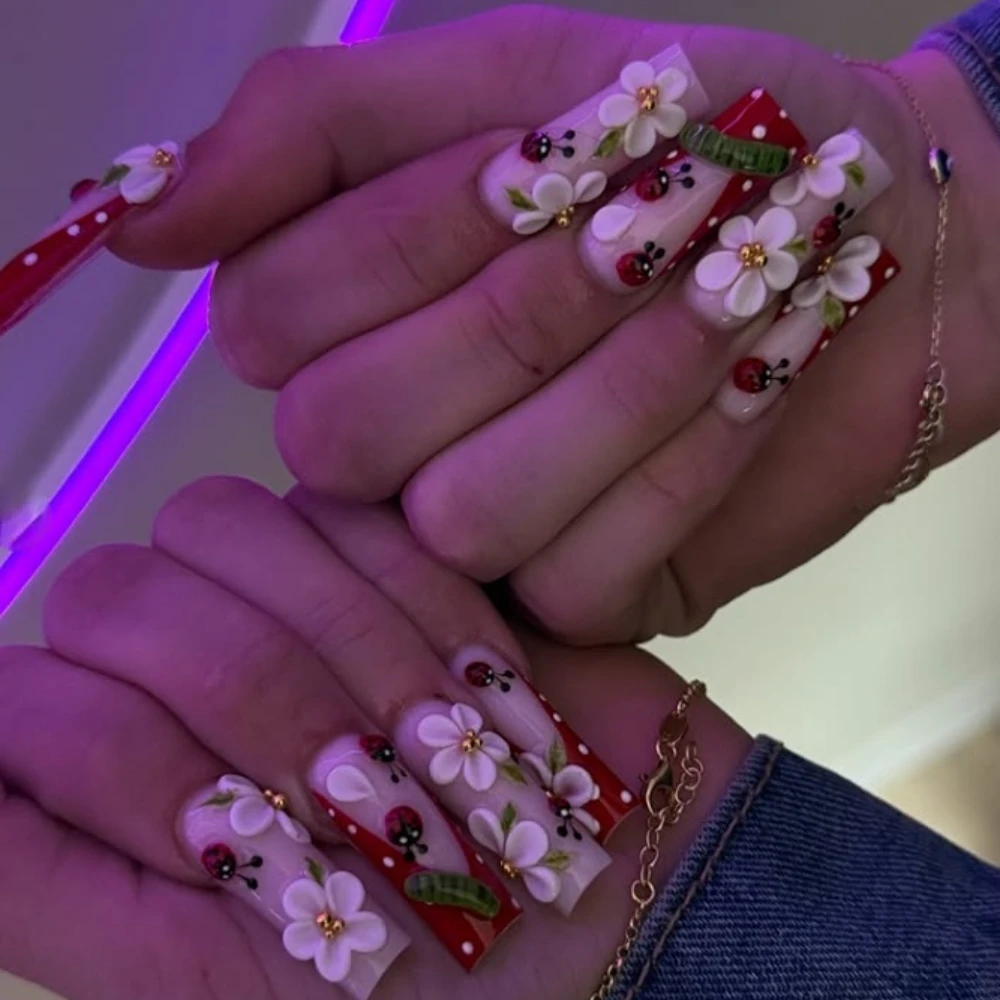 Zestaw 10 sztuk uroczych, długich, kwadratowych, naklejanych paznokci 3D z kwiatami na rok 2025, z klejem i pilnikiem do ręcznego manicure.