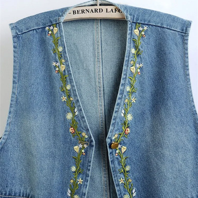 

Women Vest 2026 Spring Summer New Retro Floral Embroidery Denim Vest Women's Sleeveless V-neck Vest Versatile Cowboy Jacket