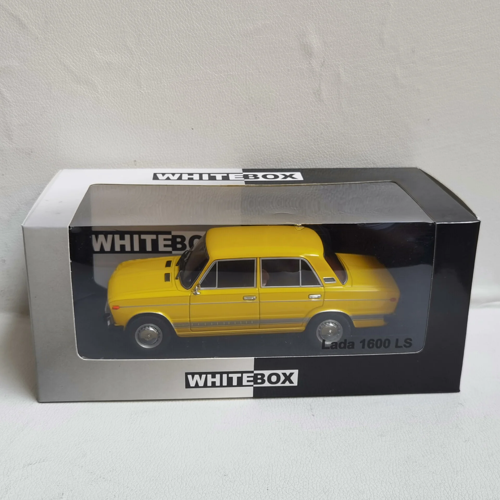 

Diecast WHITEBOX 1/24 Scale LADA 1600 LS Alloy Car Model