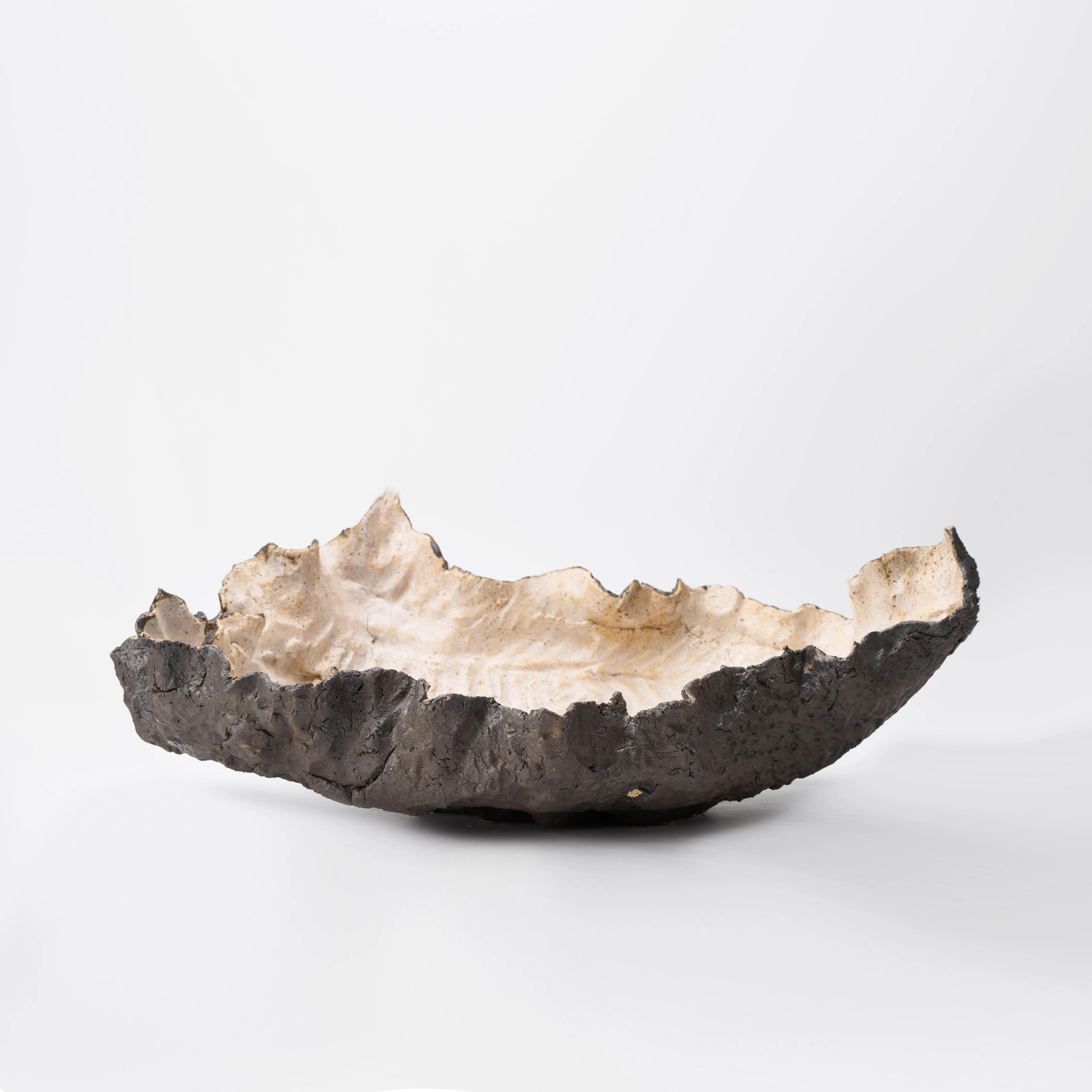 Nuevo plato de fruta de cerámica hecho a mano de viento wabi retro chino, adorno de placa de almacenamiento, decoración de escritorio para habitación modelo de hotel de cama y desayuno