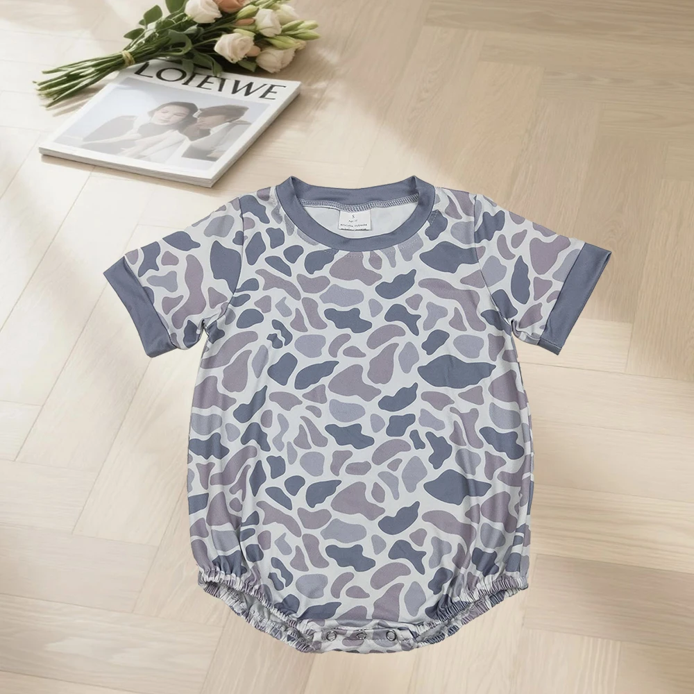 

10.31 Комбинезоны для маленьких мальчиков Серые камуфляжные комбинезоны с короткими рукавами для маленьких мальчиков Южные комбинезоны