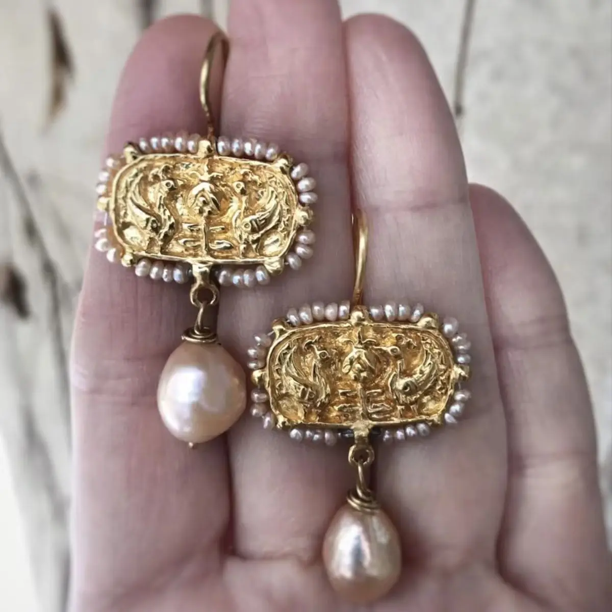 Vintage Embossed Double Bird Copper Dangle Earrings With Oval Faux Pearl Pendants for Women, Fit Banquet and Party Matching.