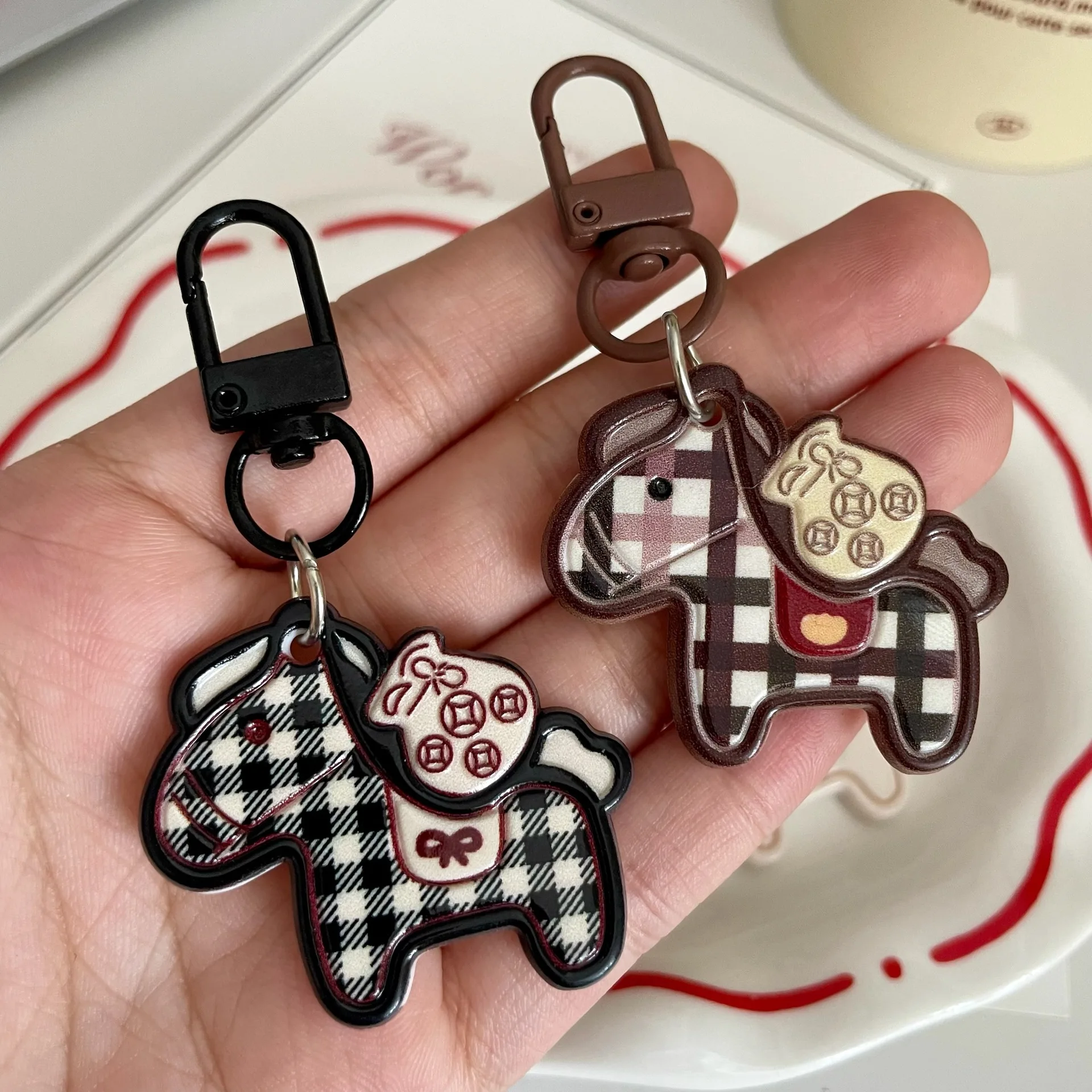 Porte-clés de voiture poney mignon de dessin animé, breloque de sac adorable en forme de cheval, pendentif pour clés de voiture, cadeau pour meilleur ami