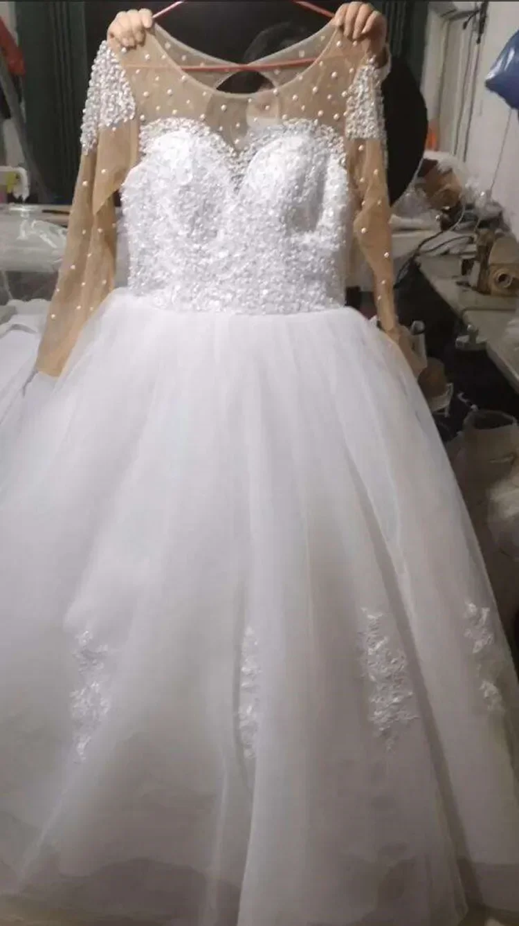 Abito da sposa personalizzato con perle scintillanti Abito da sposa Robe De Mariée Abito da ballo con maniche lunghe Abito da sposa di lusso gonfio