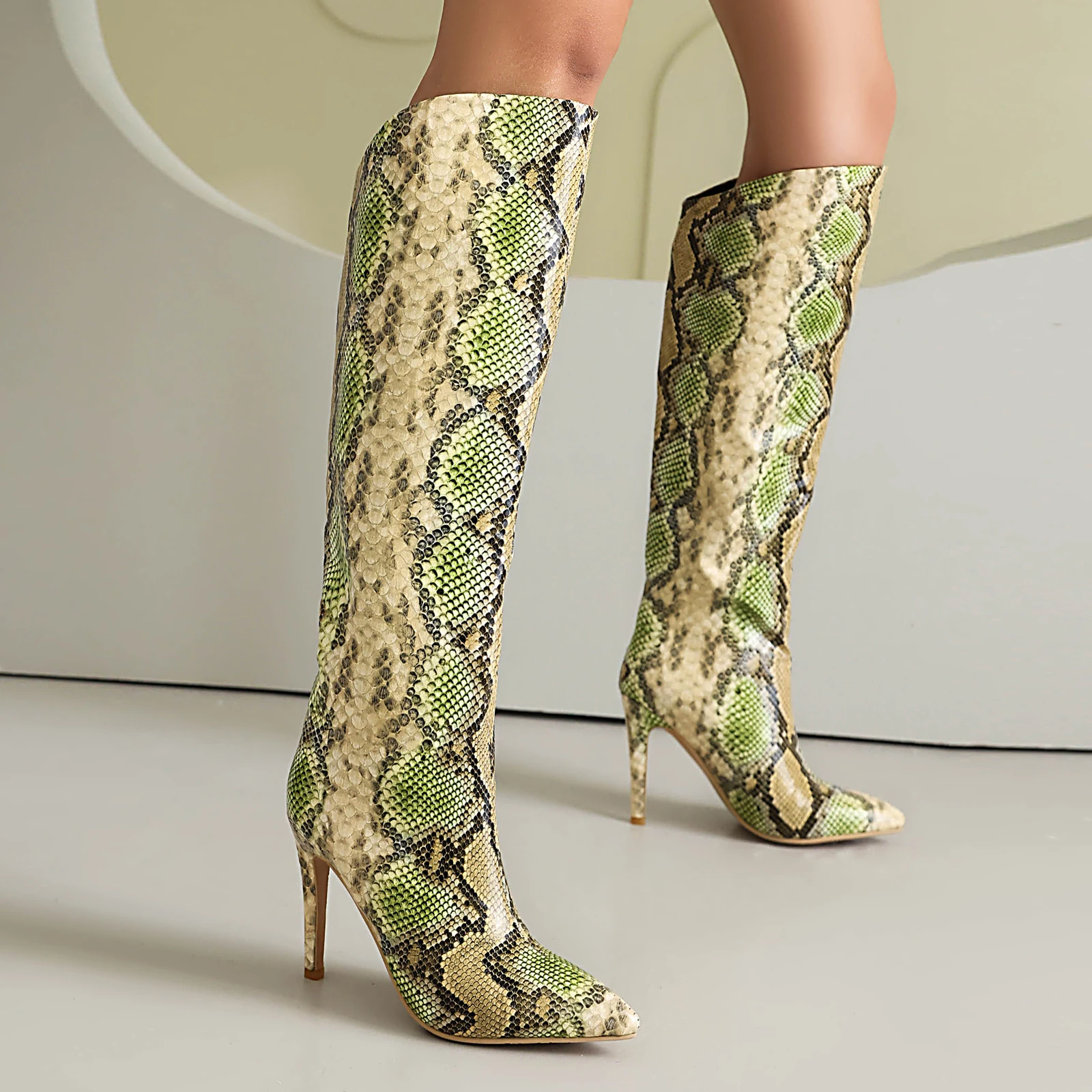 Botas de joelho estilete para mulheres, salto fino, calçado de dedo apontado, sexy de pele de cobra alta, outono, inverno, 2024