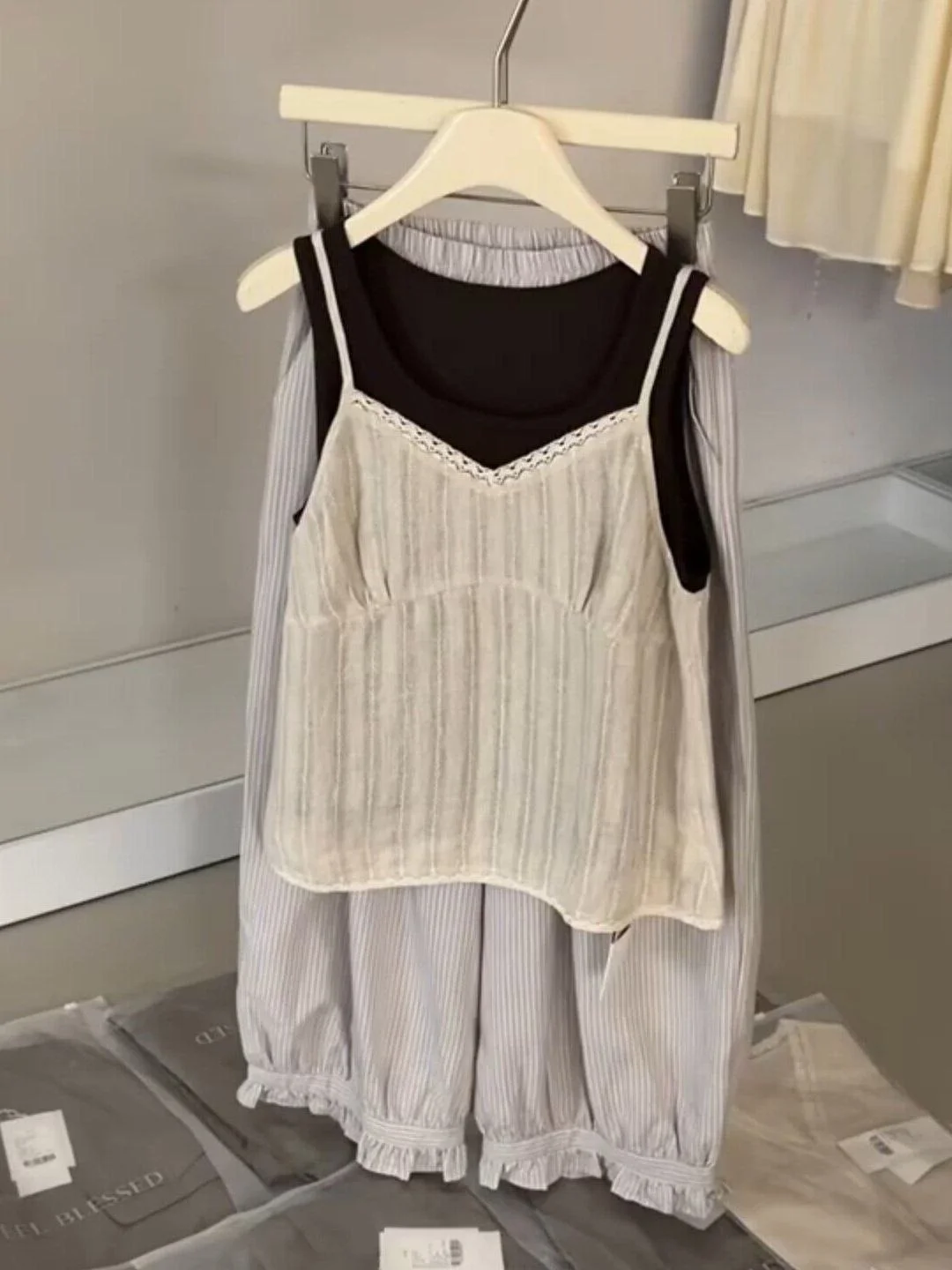 

Korean Design Lace Trim V-Neck Strapless Vest Two-Piece Set Women Summer Layering Casual Outfit Breathable Mid-Thick