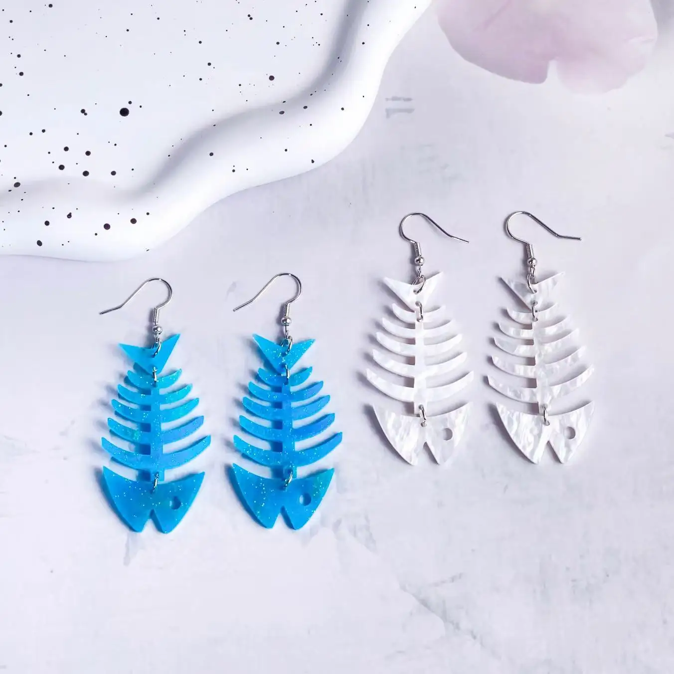 1 piece of  the fun cartoon pendant spliced fishbone earrings Fashionable sweet temperament earrings