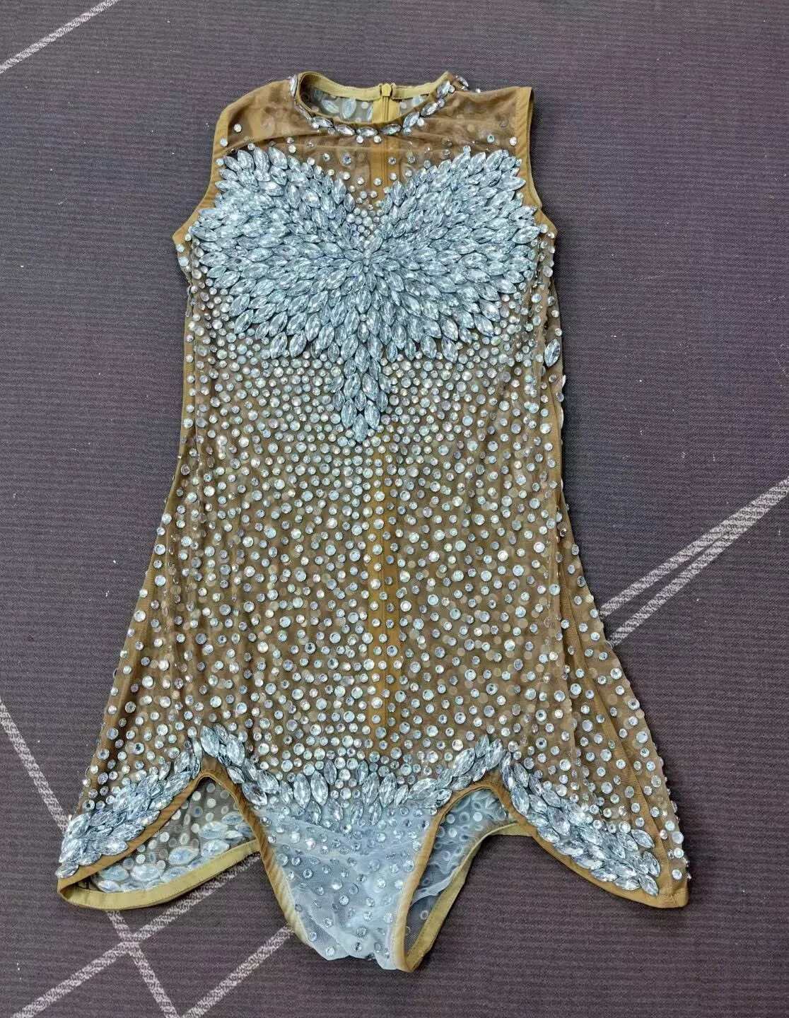 Body en maille nue pour femmes, strass argentés scintillants, Sexy, fête d'anniversaire, défilé de mode, tenue de scène, Costume de séance photo