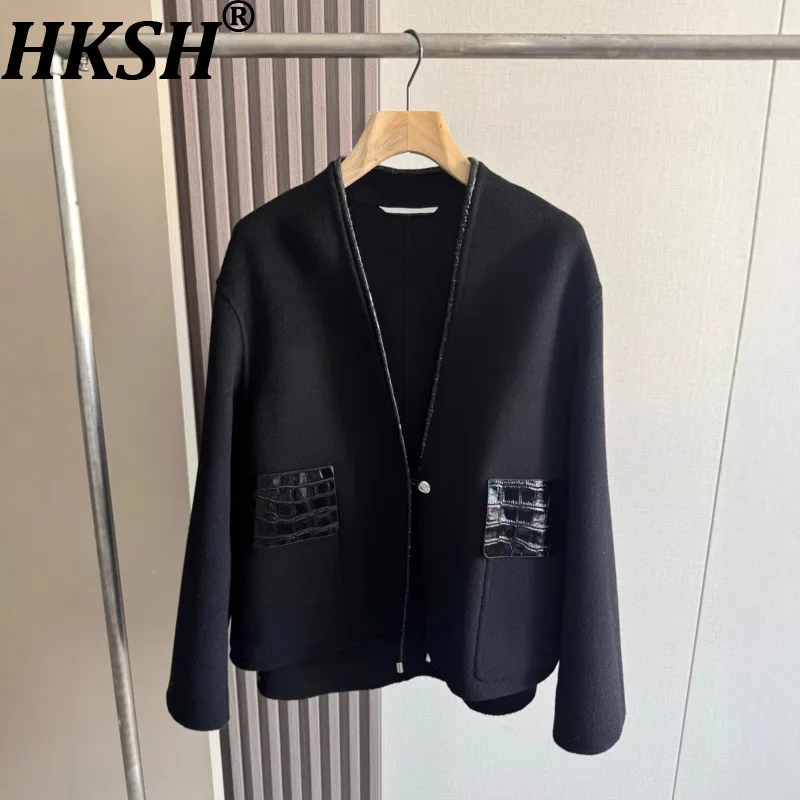 

HKSH Autumn Winter New Women's Double-Sided Cashmere Overcoat Patchwork PU Leather Pockets V-Neck Ins Short Thick Jacket HK15968