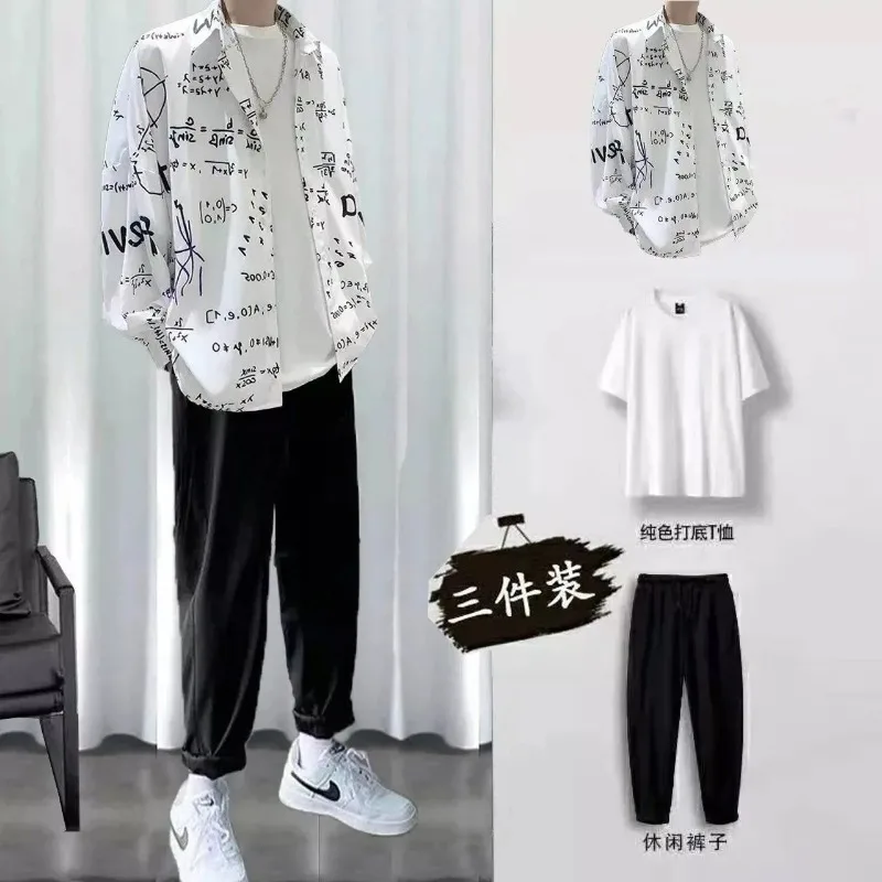 

Мужской комплект: рубашка оверсайз с графическим принтом, белая футболка, черные брюки