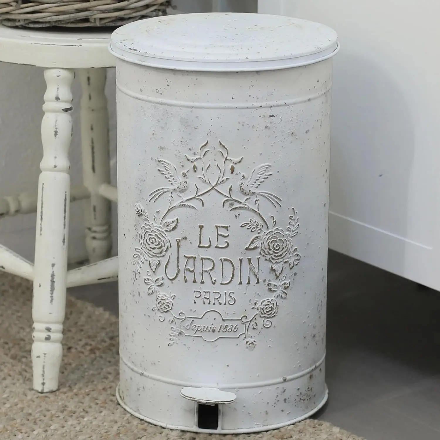 

Retro Kitchen Trash Can with Lid 15 Liter/4Gallon and Pedal Round Touchless Garbage Cans with Flower and Bird Patterns Outdoor T