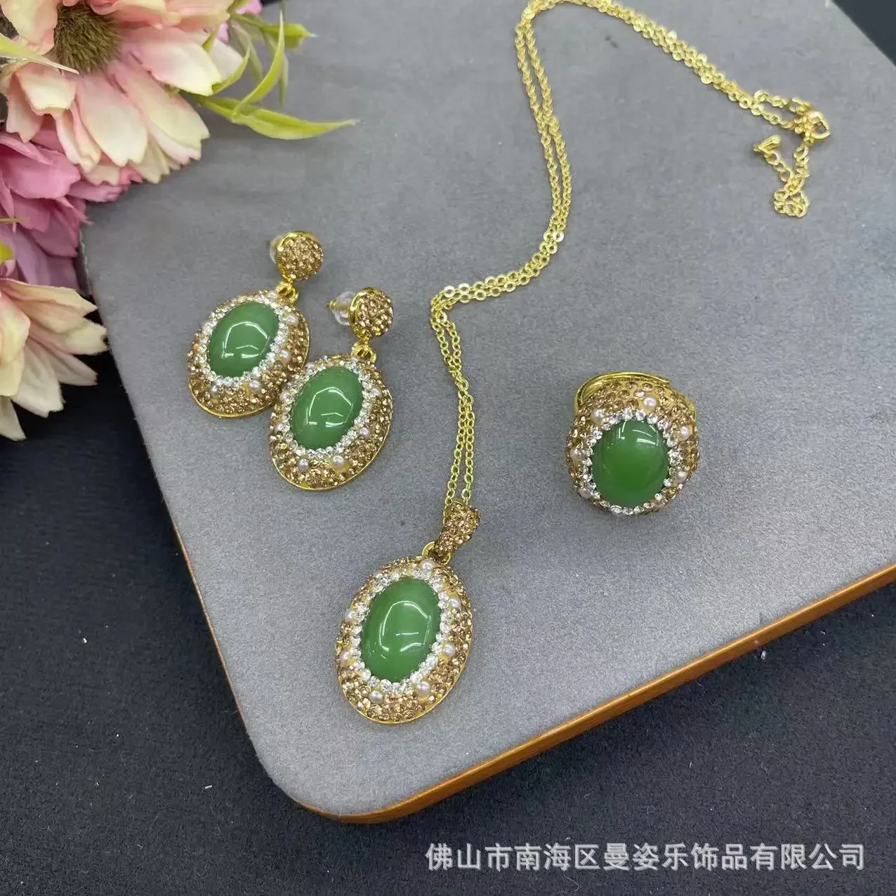 New red and green glazed inlaid small pearls exquisite three-piece jewelry vintage jewelry original design wholesale