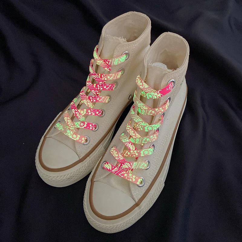 1 Paar fluoreszierende Schnürsenkel für Nachtläufe, coole flache Schnürsenkel mit Splash-Ink-Druckmuster für Sneaker und Leinenschuhe – Detail 3