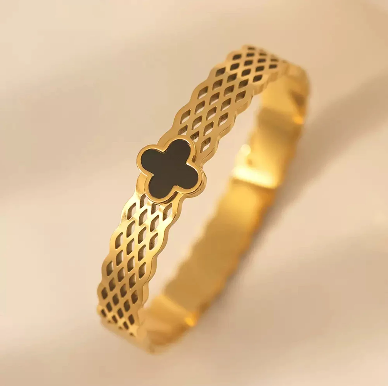 

Luxury design couple temperament bracelet high-end sense titanium steel men's and women's same style wristband