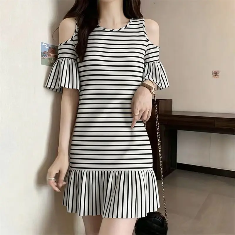 

Splicing Lotus Leaf Sleeves Thin Buttocks Medium Bottoming Skirt Round Neck Summer Black and White Striped Dress for Women
