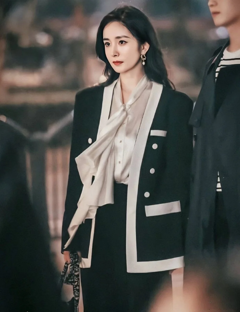 

The 28 Laws of Love: Yang Mi, Qin Shi, Same Style Clothes, Contrast Color V-Neck Suit Coat, Female OL, Light Mature Style,