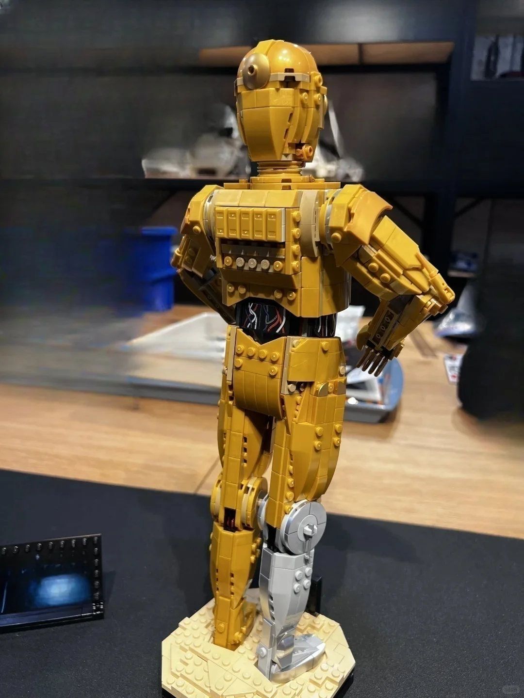 عارضة أزياء ذهبية جديدة من MOC لتزيين المنزل، هدايا العيد للأطفال الأولاد والبنات؛