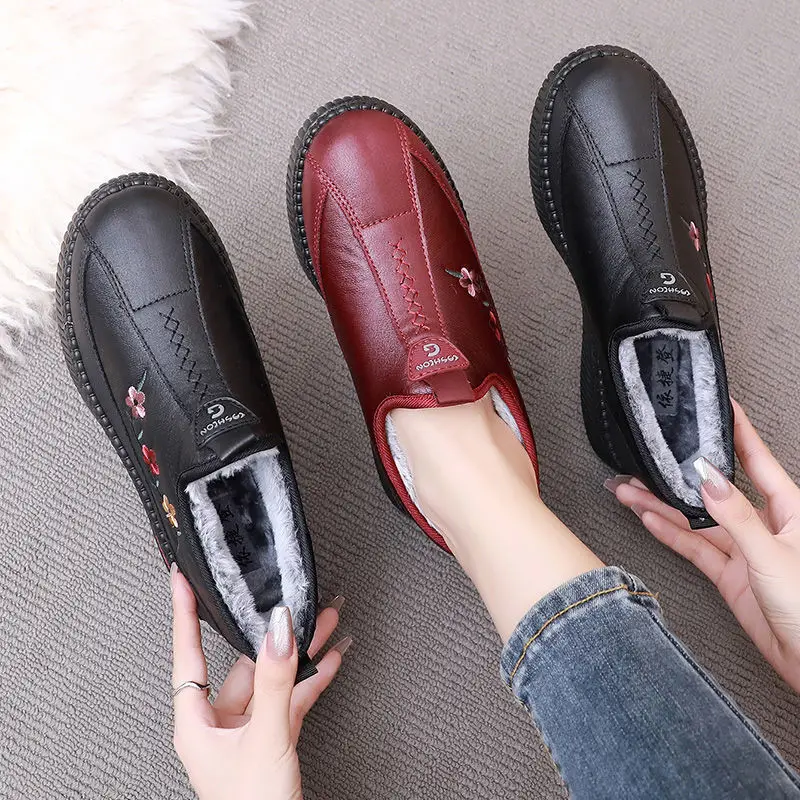 Ladies emboridery thick fur moccasins woman slip on sneakers female shoes winter plush loafers 2024 mom's flats