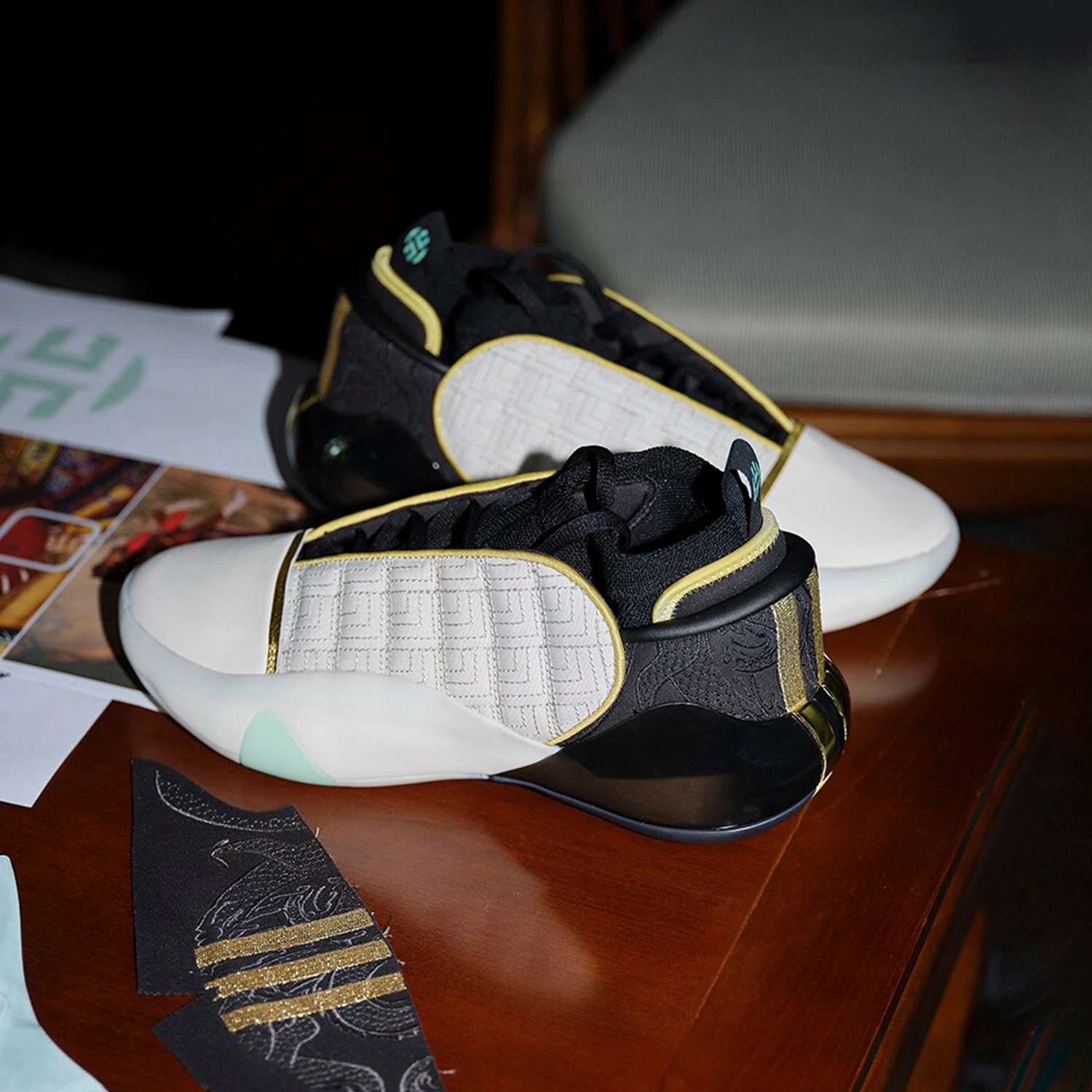 Oryginalne męskie buty do koszykówki Adidas HARDEN VOLUME 7 IH7516