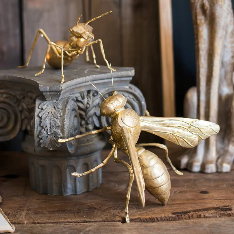 Resin Handicraft Golden Insect Bees Mantis Ant Artificial Sculpture Decorative Figurines Home Decoration Accessories