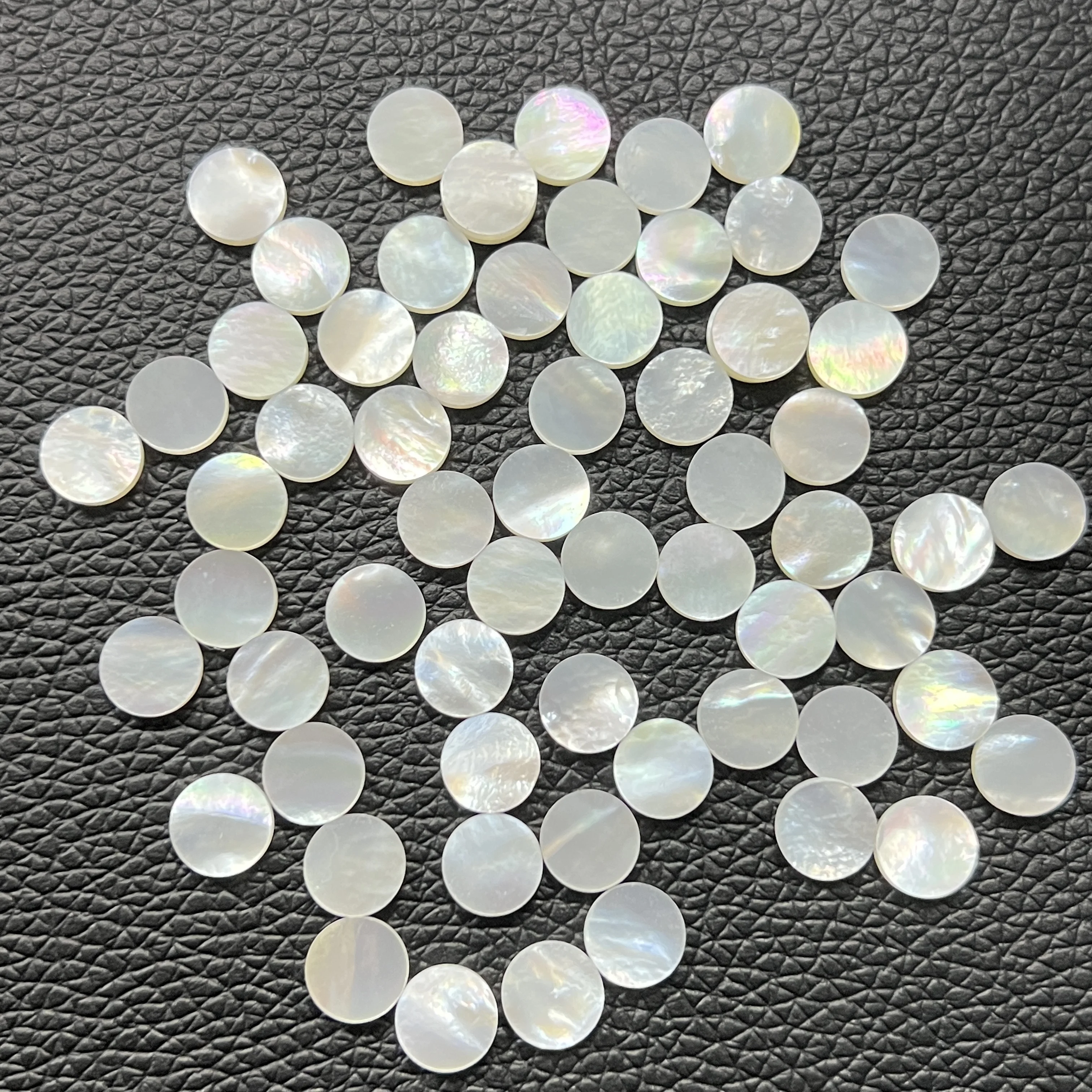 100 pezzi 1 borsa 8mm rotondo 2mm di spessore doppio piatto bianco naturale madreperla Shell Gemstones