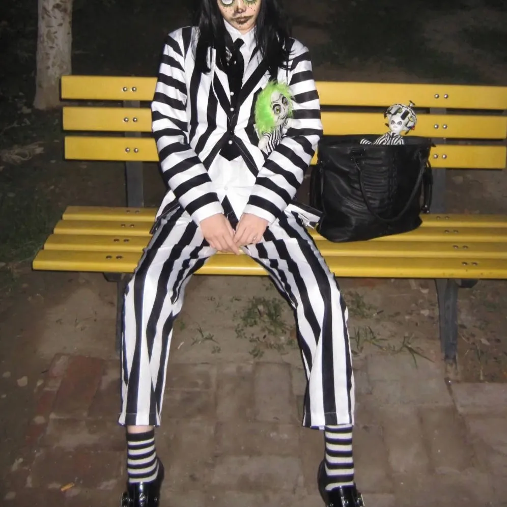 

Beetlejuicee Cosplay Costume Archmage of the Underworld Lydia Black-and-White Striped Suit Wig Halloween Carnival Outfits