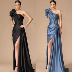 Robe de Mariée Plissée en Satin Personnalisée, Droite, Asymétrique, Épaule Dénudée, sur Mesure, Longue Fente Latérale Haute, Dos aux, Tenue de Soirée