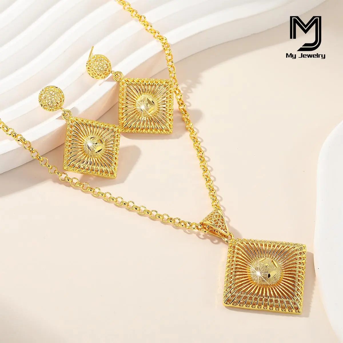 

Fashionable Women's Square Geometric Elegant Hollow Necklace Dubai Gold-Plated Earrings Jewelry Set Middle Eastern Festival Daily Casual Gift for Girlfriend