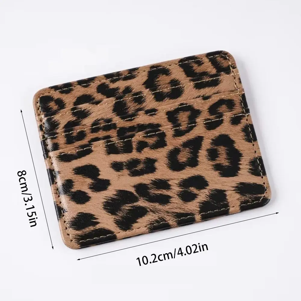 Porta carte di credito classico in pelle PU con stampa leopardata Porta carte sottile multi slot Porta carte di credito ID Elementi essenziali quotidiani