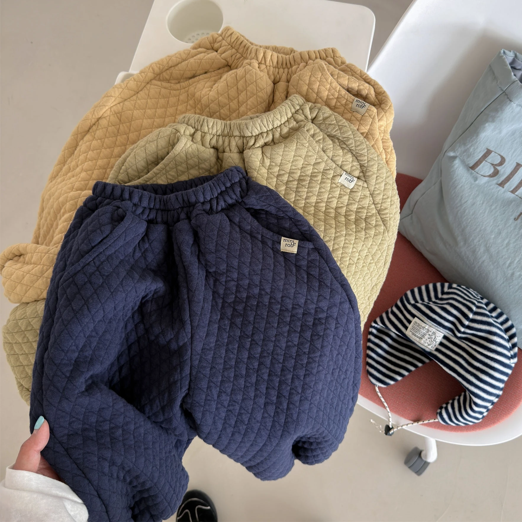 Girls Pants 2026 Autumn and Winter New Childrens Clothing Korean Girls Baby Fashion Leisure Clip Cotton Diamond Shape Gwei Pants