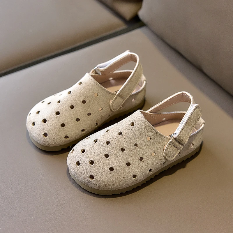 

Kids Beach Shoes Soild Color Retro Style Girls Sandals Hollowed-out Soft 2026 Summer New Children Casual Slippers Back Strap
