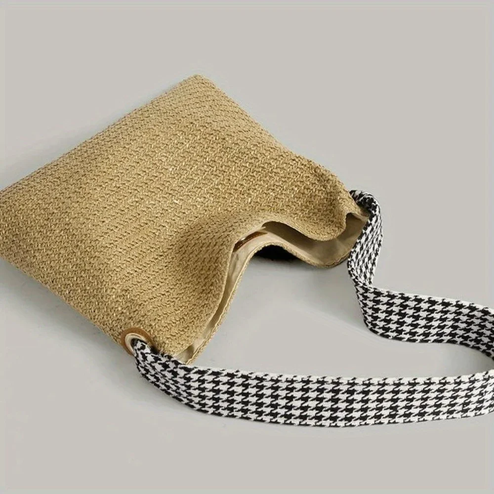 

Large capacity straw bag women 2025 new seaside vacation style versatile single shoulder commuting lazy wind tote bag women