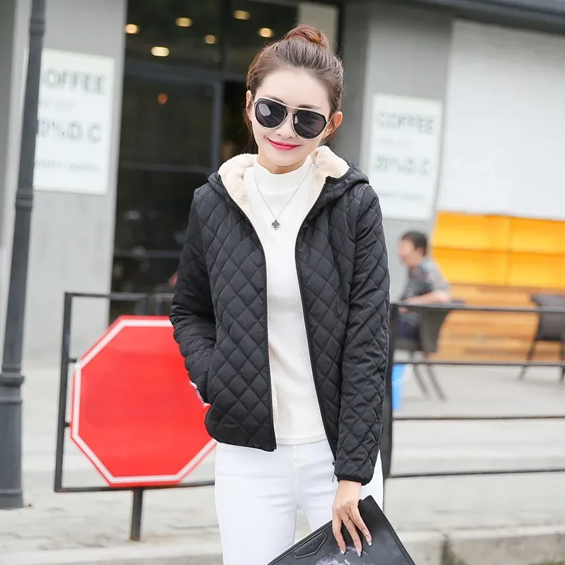 New Short Casual Plus Size Cotton Jacket for Women, Lightweight and Slimming, with Added Fleece Lamb Wool Hooded Cotton Jacket