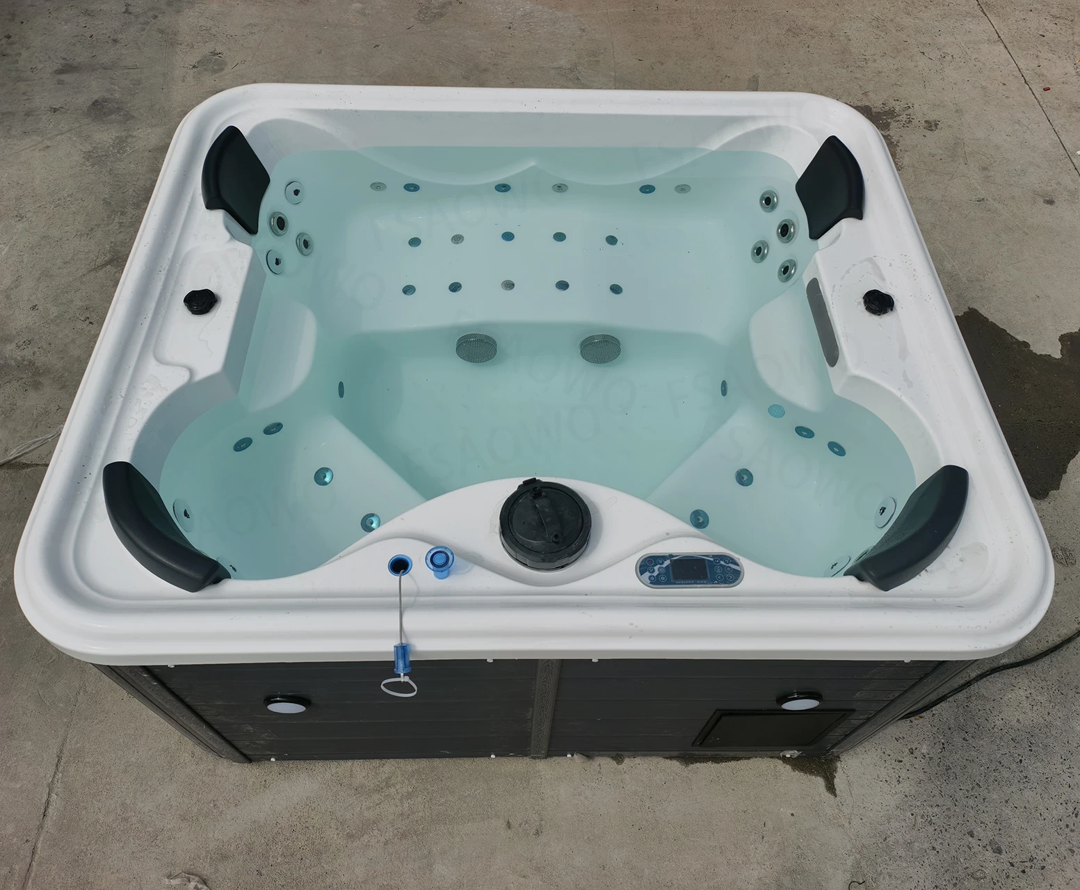 4 Person OEM ODM Available Customizable Acrylic Spa Bath Tub Jakuzi 2HP Quiet Hot System Wirlhpool Hot Spring Hot Tube Outdoor