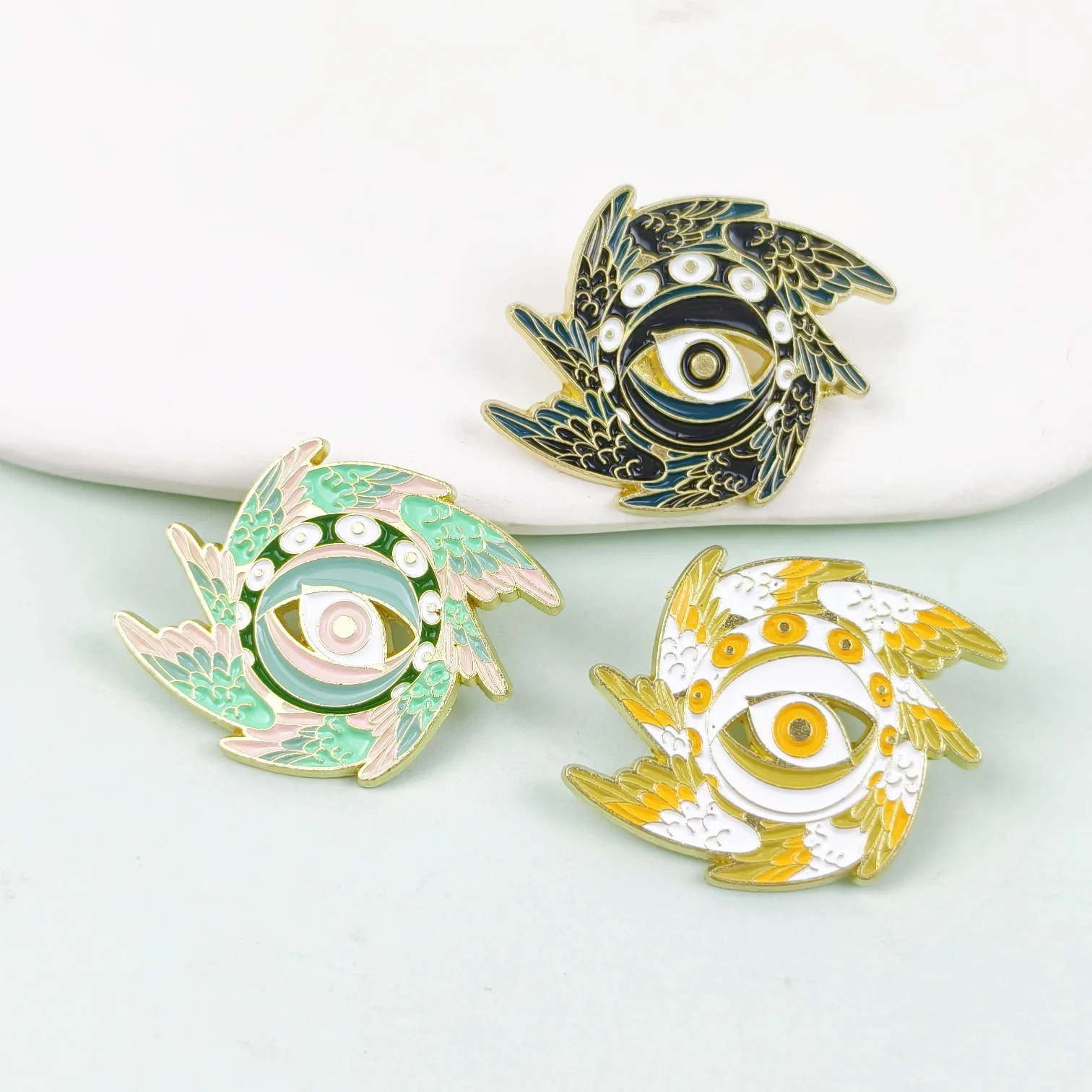 

Creative small wing shaped brooch, personalized sky eye alloy drip oil badge, niche accessory, pin, collar needle