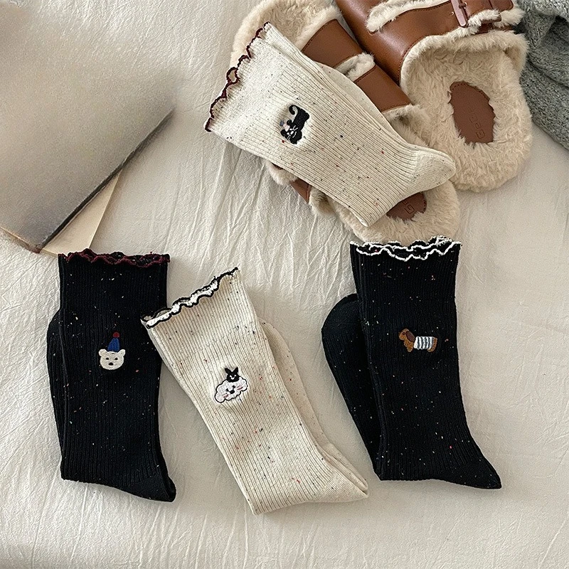 

1/4 pairs Spring Autumn New Women's Cute Cartoon Embroidered Middle Socks Fashion Long Socks Simple Comfortable Women's Socks ﻿